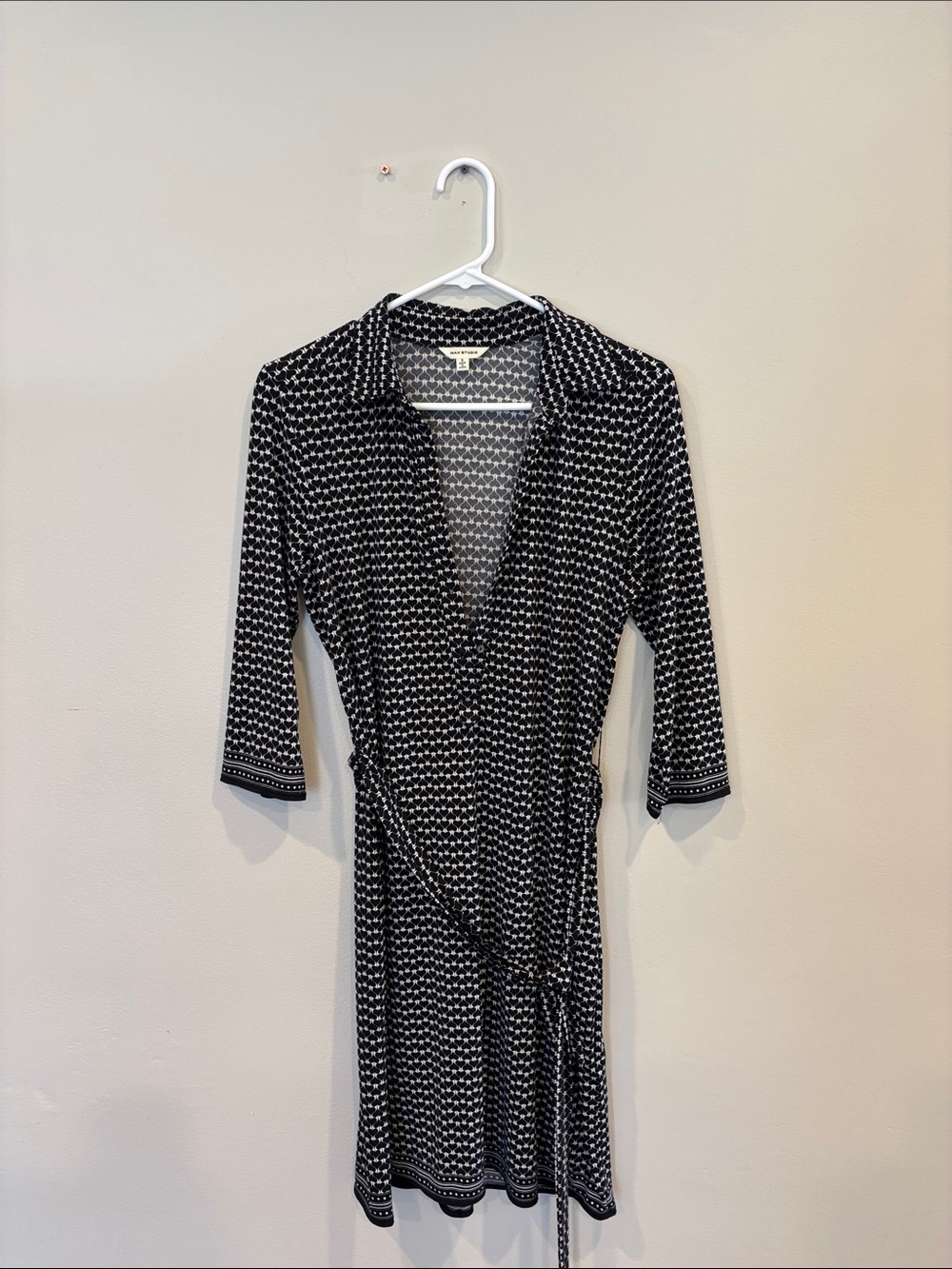 Max Studio Black and White Heart-Geometric Blouse